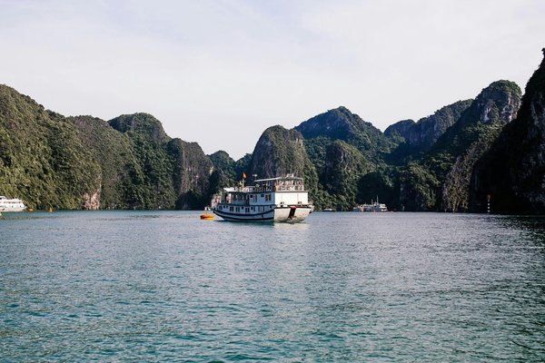 Croisières incroyables : à bord des jonques en baie d'halong